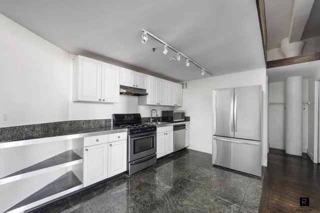 $1,395,000 | 50 Bridge Street, Unit 506 | DUMBO