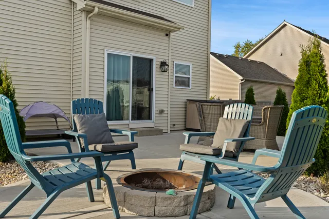 $420,000 | 405 Shadow Wood Drive, Yorkville, IL 60560