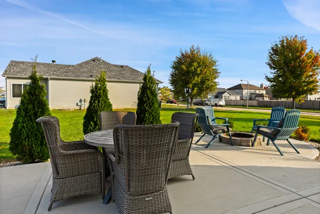 $420,000 | 405 Shadow Wood Drive, Yorkville, IL 60560