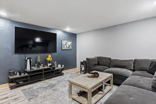 $420,000 | 405 Shadow Wood Drive, Yorkville, IL 60560