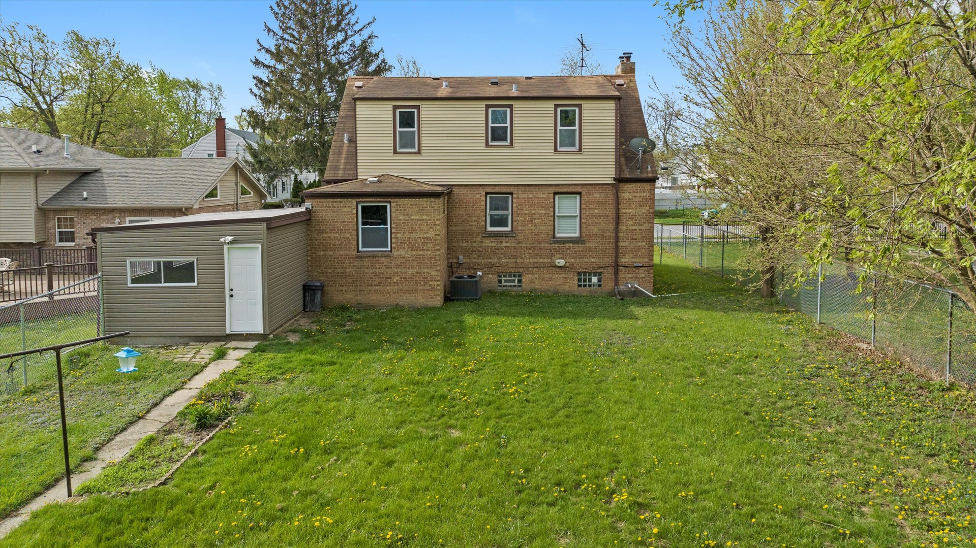 3846 149th Street Midlothian, IL 60445 - Photo 5 of 13 a view of a house with backyard and garden