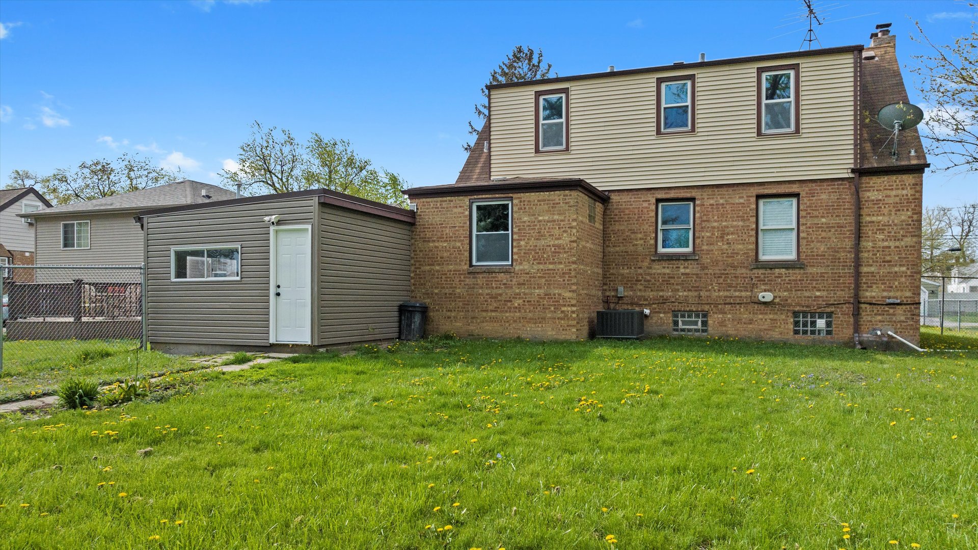 3846 149th Street Midlothian, IL 60445 - Photo 6 of 13 a view of a backyard with a garden