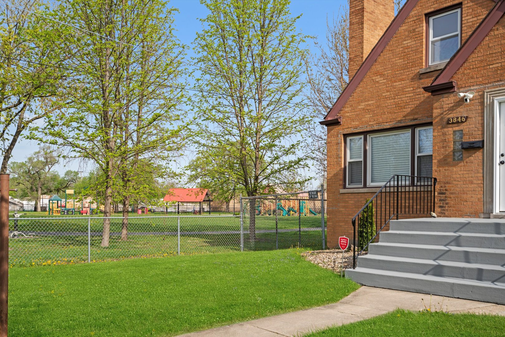 3846 149th Street Midlothian, IL 60445 - Photo 4 of 13 a view of a house with a yard