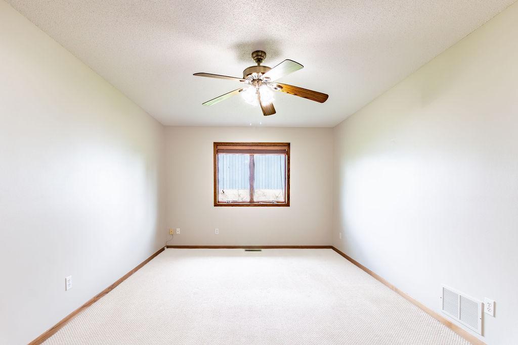 710 South 10th Street Bird Island, MN 55310 - Photo 20 of 31
