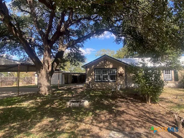 $1,275 | 214 South Hackberry Avenue, Luling, TX 78648