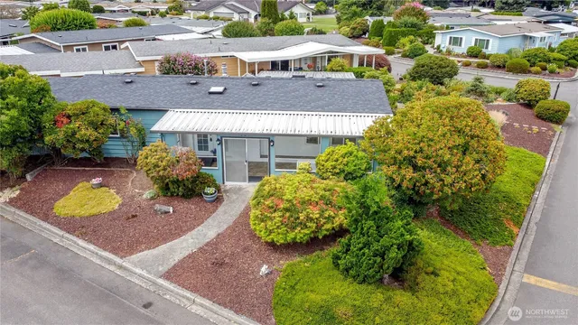 an aerial view of a house with yard swimming pool and outdoor seating