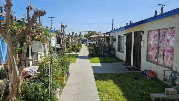 a view of an entrance to house and yard with green space