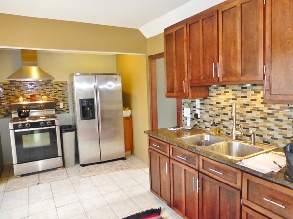 153 Hampshire Road Methuen, MA 01844 - Photo 3 of 10 Gallery Image 3