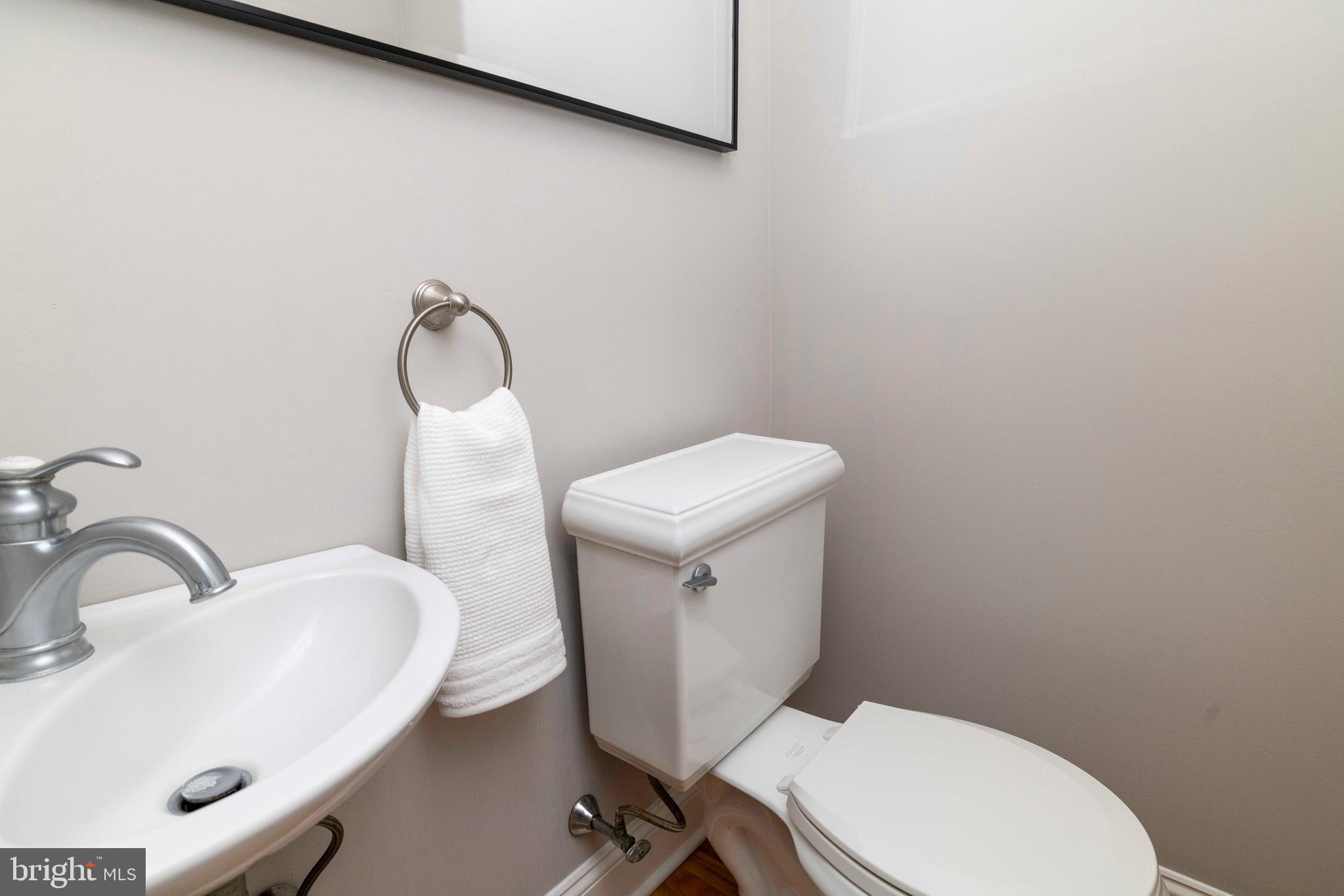518 Enfield Road Oreland, PA 19075 - Photo 12 of 29 Powder Room