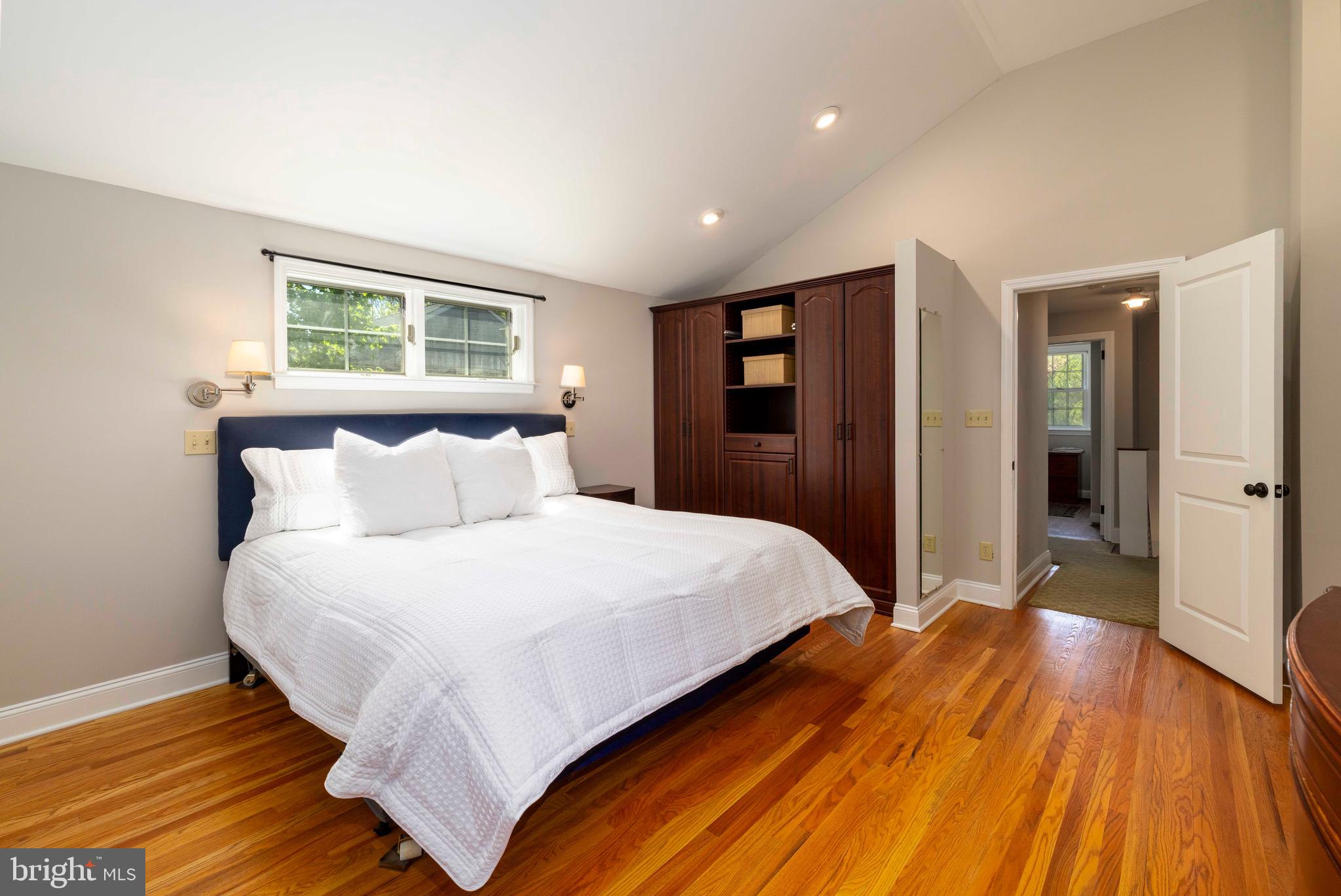 518 Enfield Road Oreland, PA 19075 - Photo 13 of 29 Owner's Suite