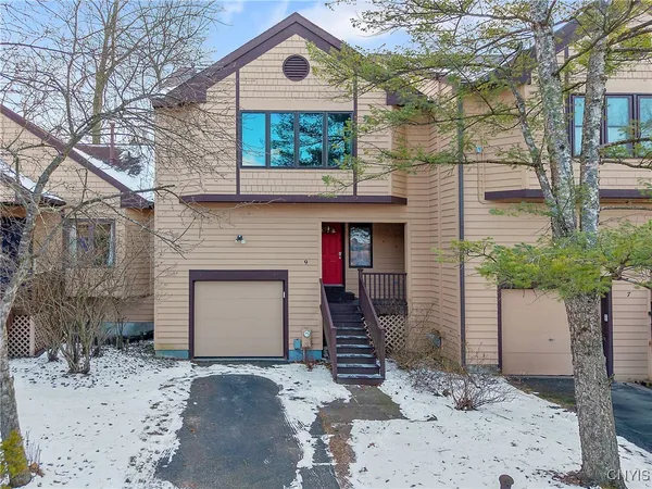 $295,000 | 9 Nursery Lane, Syracuse, NY 13210