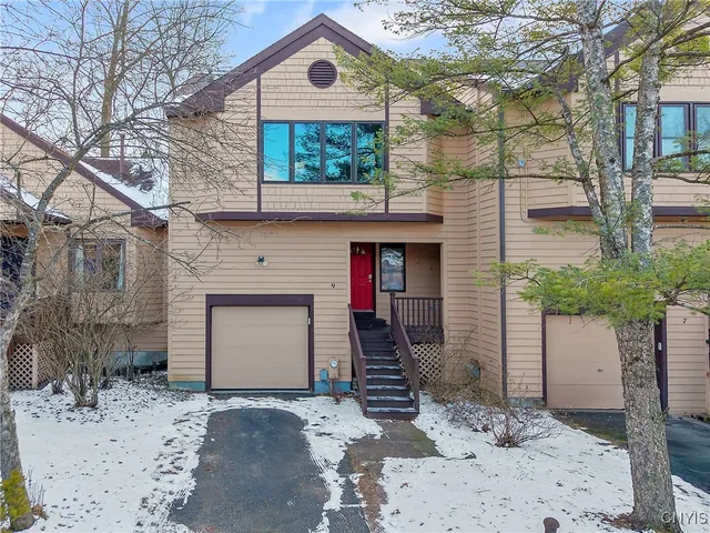 $319,900 | 9 Nursery Lane, Syracuse, NY 13210