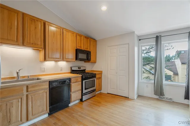 $319,900 | 9 Nursery Lane, Syracuse, NY 13210