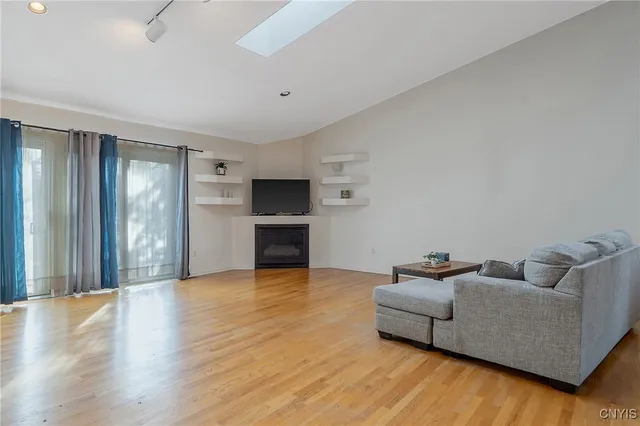 $319,900 | 9 Nursery Lane, Syracuse, NY 13210