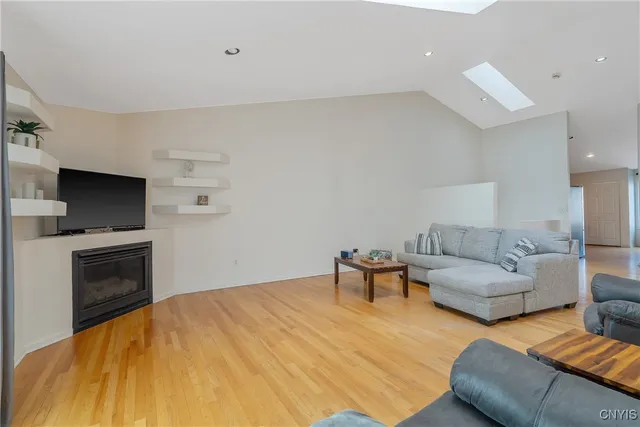 $319,900 | 9 Nursery Lane, Syracuse, NY 13210