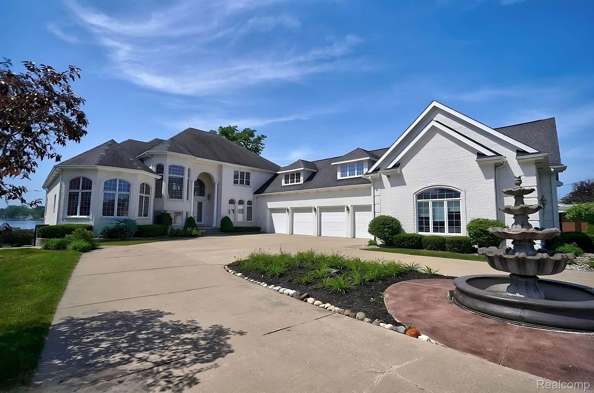 2571 North Long Lake Road Fenton, MI 48430 - Photo 2 of 78