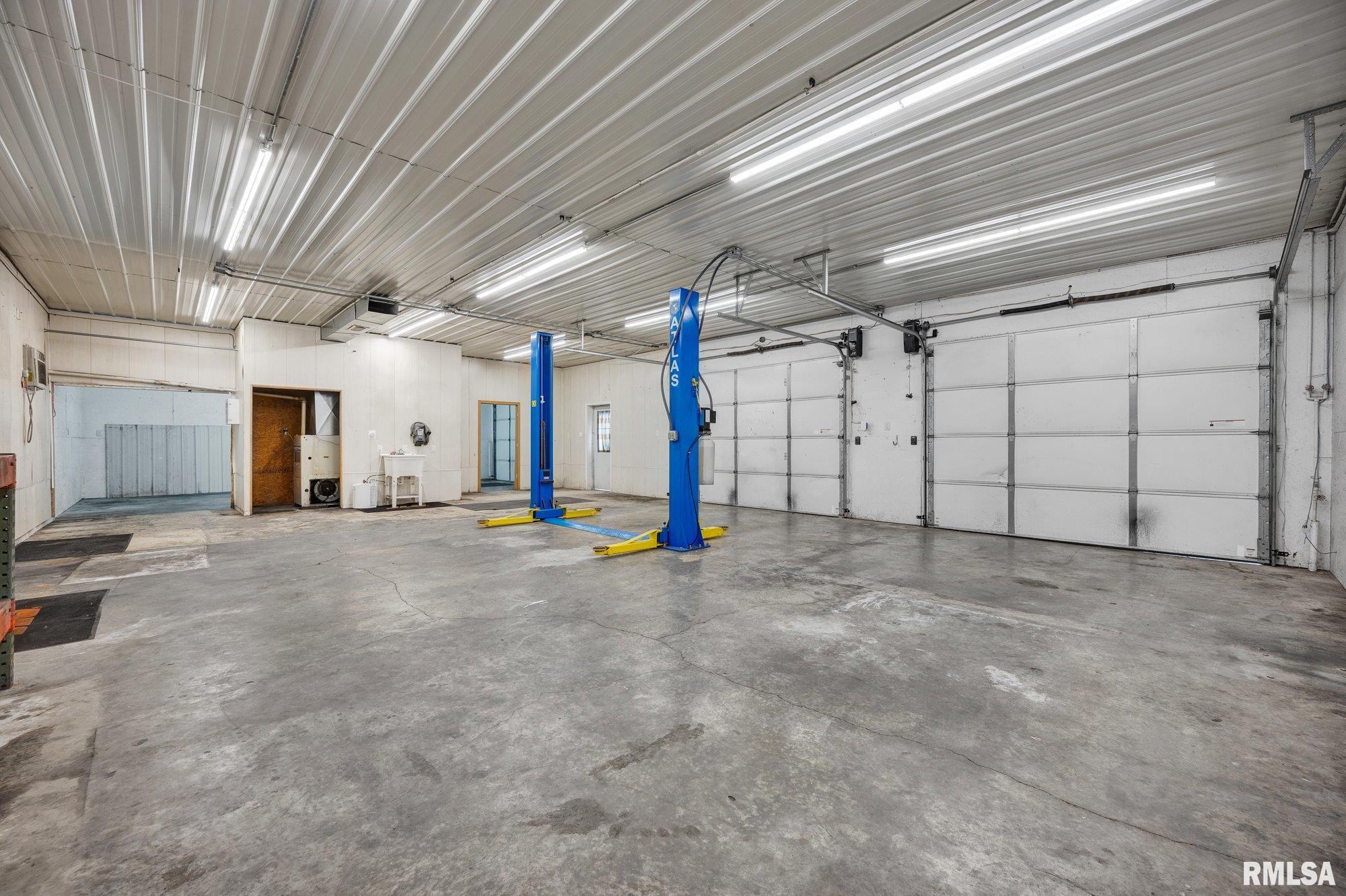 4704 North Koerner Road Peoria, IL 61615 - Photo 8 of 50 Gallery Image 8