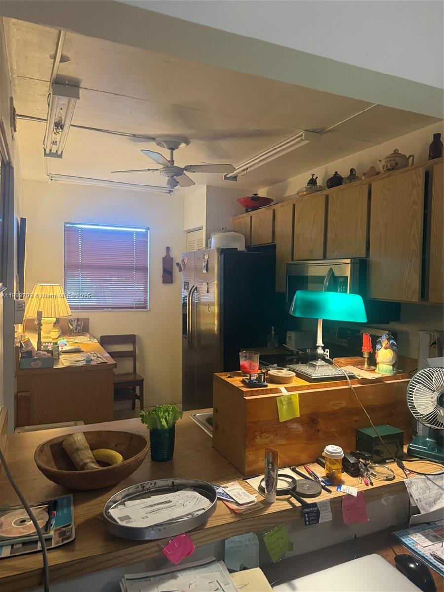 831 Northeast 207th Lane, Unit 2106 Miami, FL 33179 - Photo 6 of 13 a room with furniture and a lamp