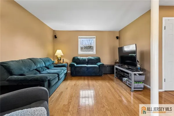 $599,000 | 372 West Point Avenue, Somerset, NJ 08873