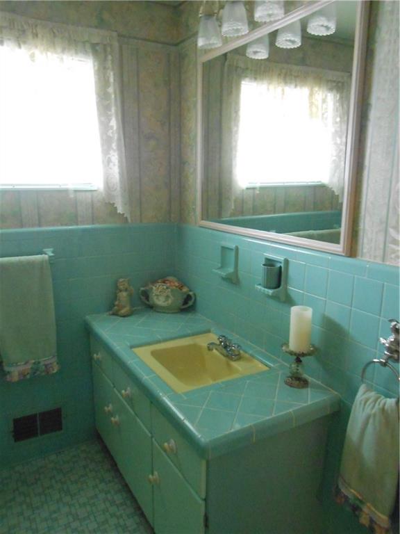 3321 Middletown Road Pittsburgh, PA 15204 - Photo 10 of 23 Gallery Image 10