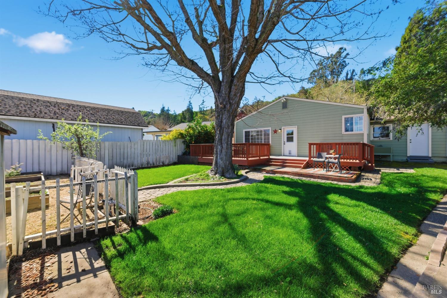 3188 Laurel Street Napa, CA 94558 - Photo 36 of 49 a front view of a house with garden