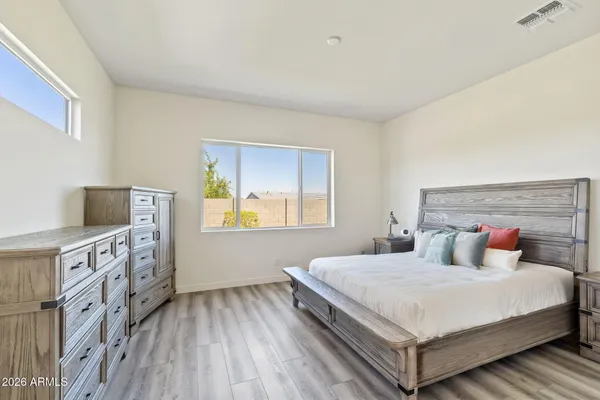 $689,000 | 1110 East Monte Way, Phoenix, AZ 85042