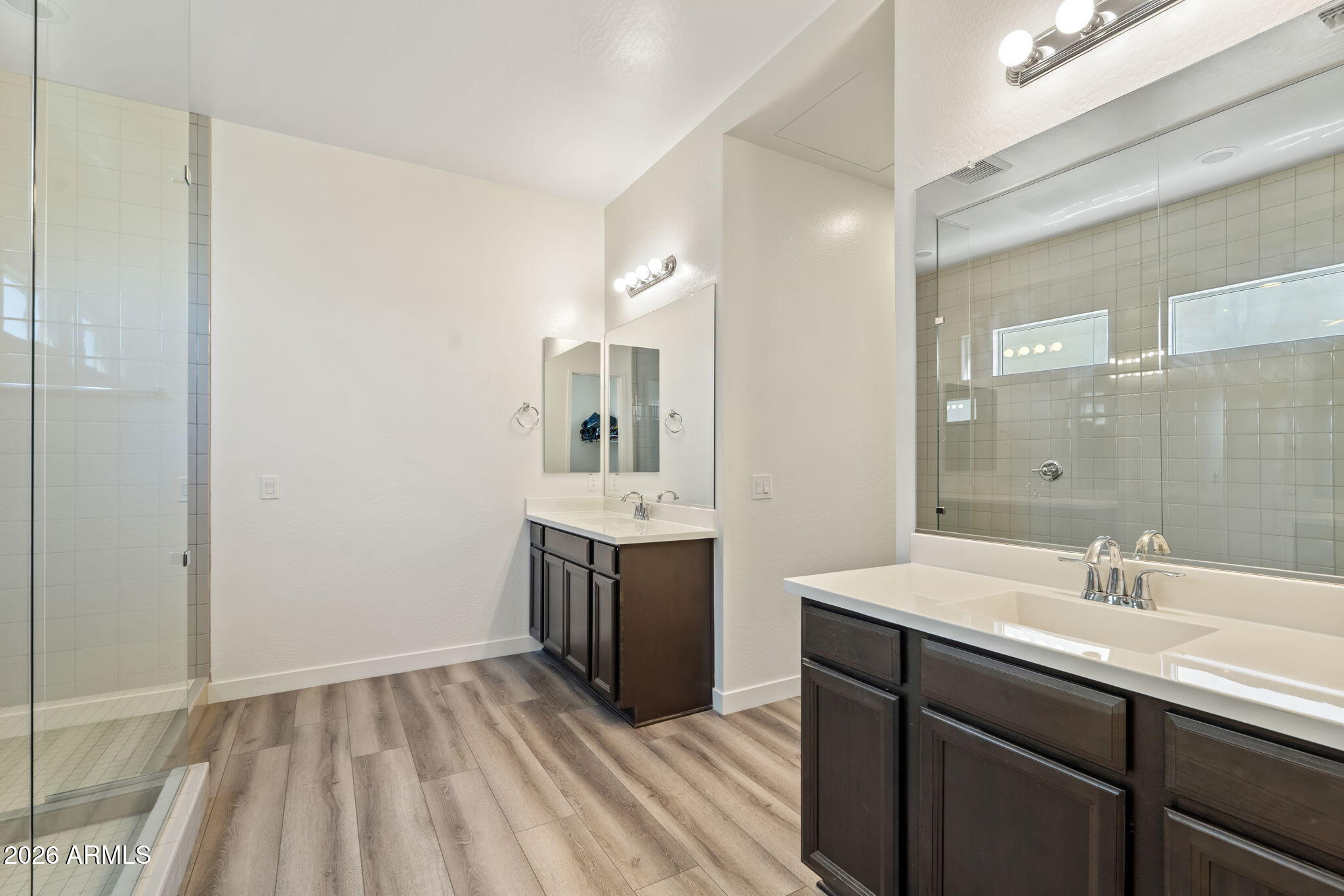 1110 East Monte Way Phoenix, AZ 85042 - Photo 25 of 50 Primary Bathroom