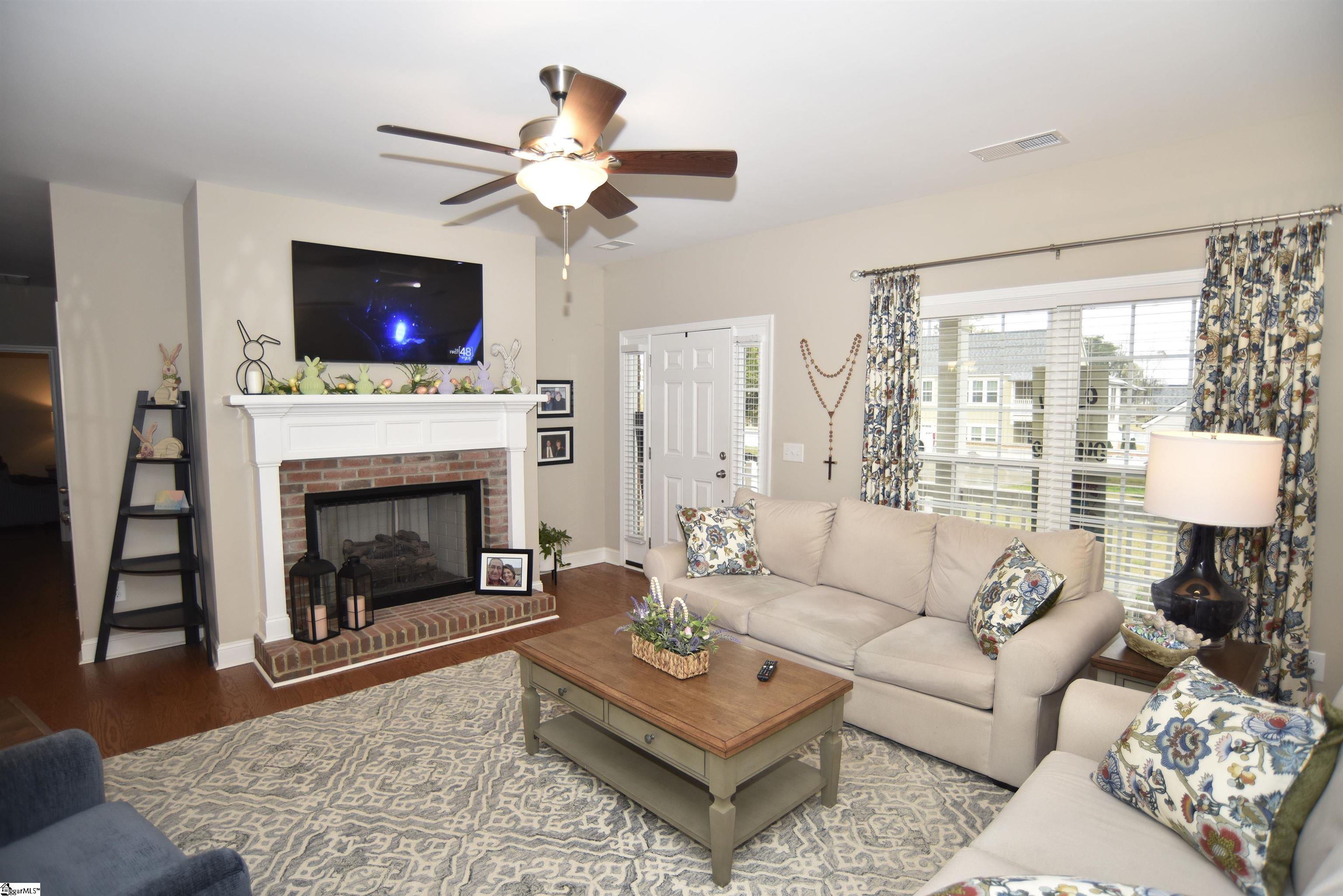 202 Roscoe Drive Greer, SC 29651 - Photo 2 of 27