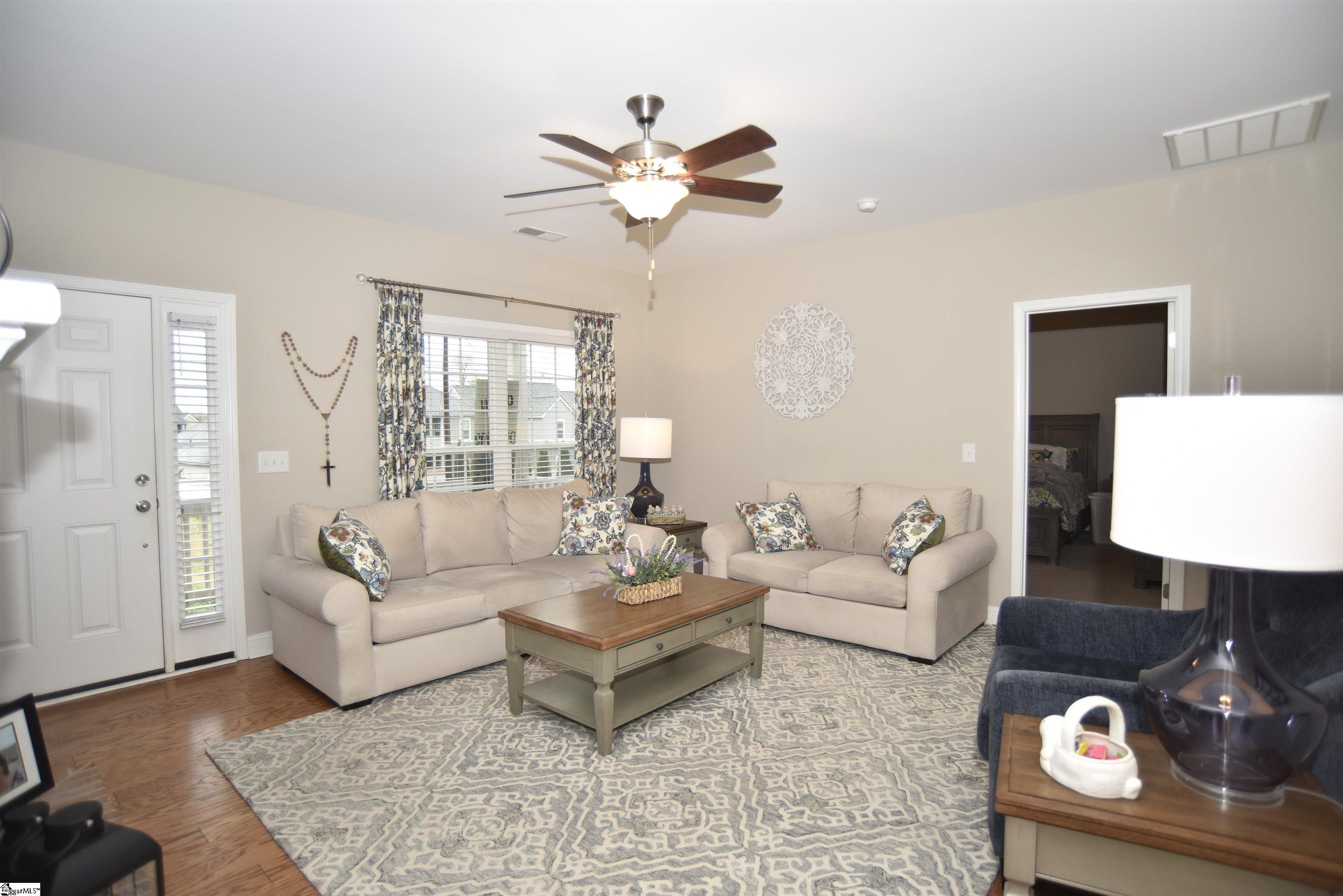202 Roscoe Drive Greer, SC 29651 - Photo 3 of 27