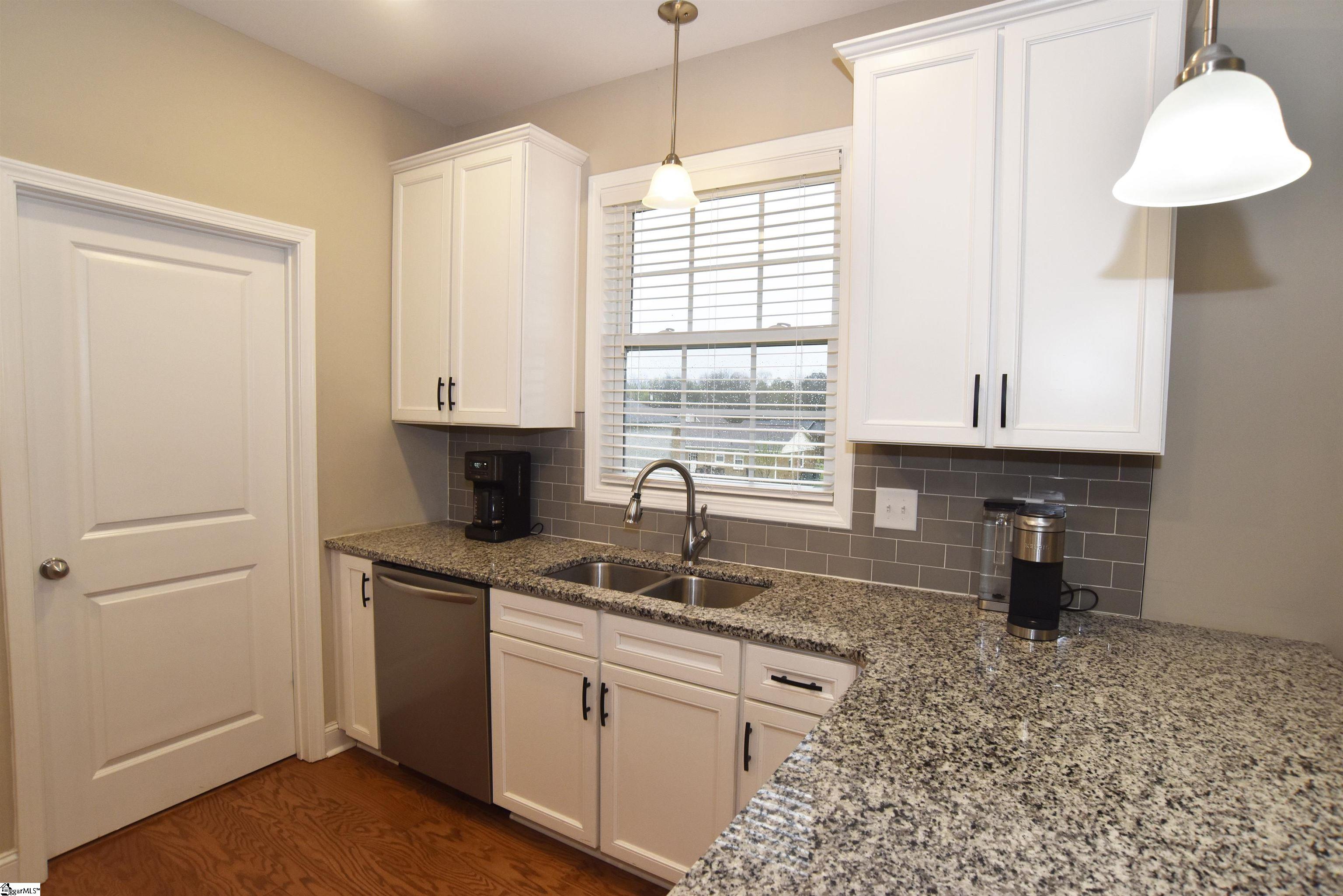 202 Roscoe Drive Greer, SC 29651 - Photo 9 of 27