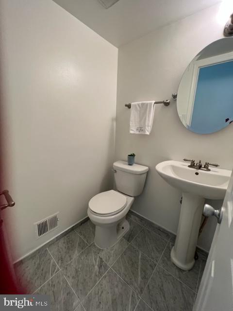 6356 Shaundale Drive Springfield, VA 22152 - Photo 13 of 28 Powder room on main level
