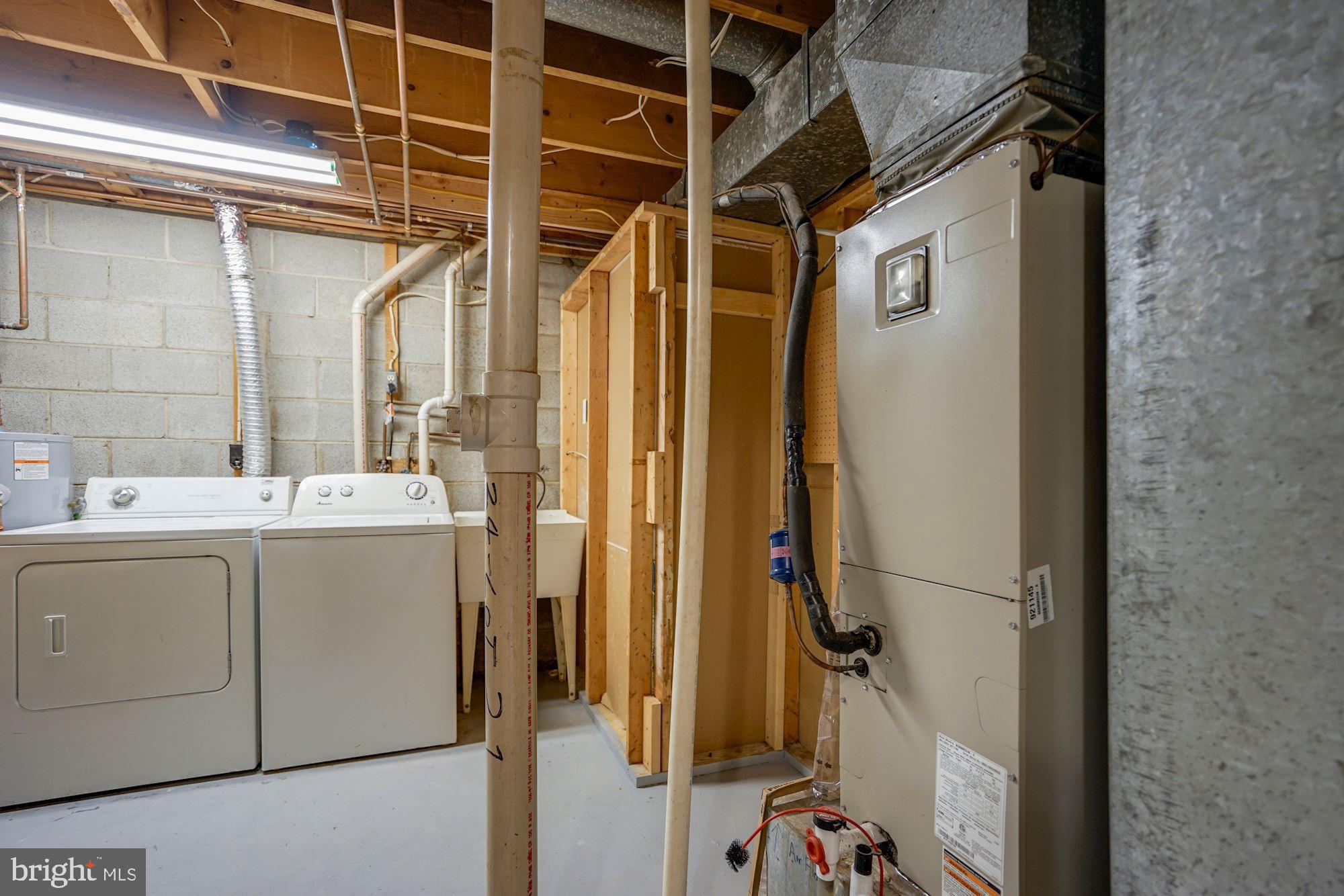 6356 Shaundale Drive Springfield, VA 22152 - Photo 24 of 28 Laundry and utility room with sink on lower level