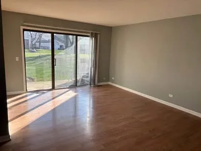 $2,350 | 275 King's Mill Court, Unit D1, Schaumburg, IL 60193