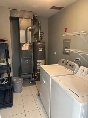 $2,350 | 275 King's Mill Court, Unit D1, Schaumburg, IL 60193