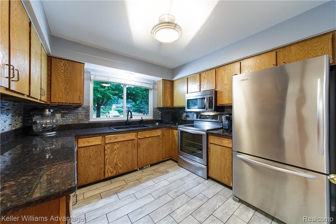 5320 Carroll Lk Road Commerce Township, MI 48382 - Photo 10 of 40 Carroll Lake Rd_5320_Kitchen_01.jpg