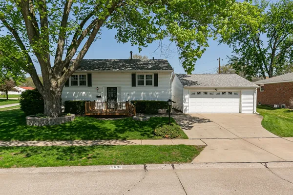 $219,900 | 5003 45th Ave Court, Moline, IL 61265