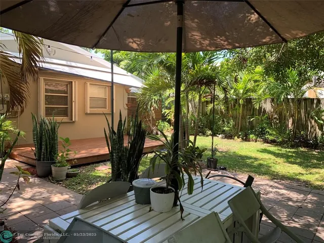 a view of a house with a plants