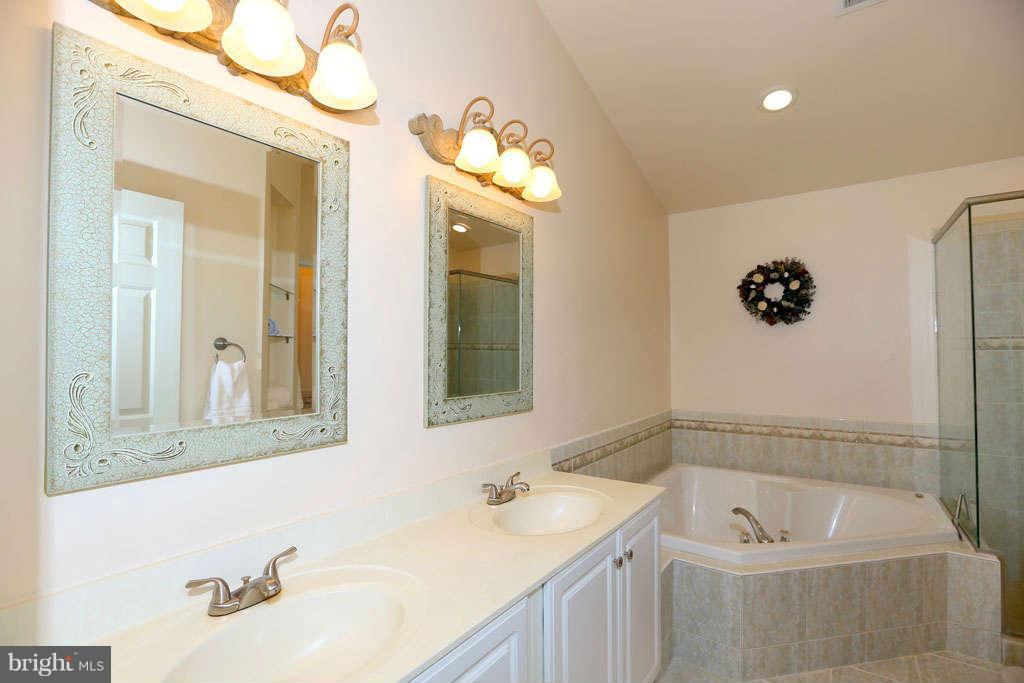 449 Highland Ridge Avenue Gaithersburg, MD 20878 - Photo 16 of 30 Bedroom (Master)