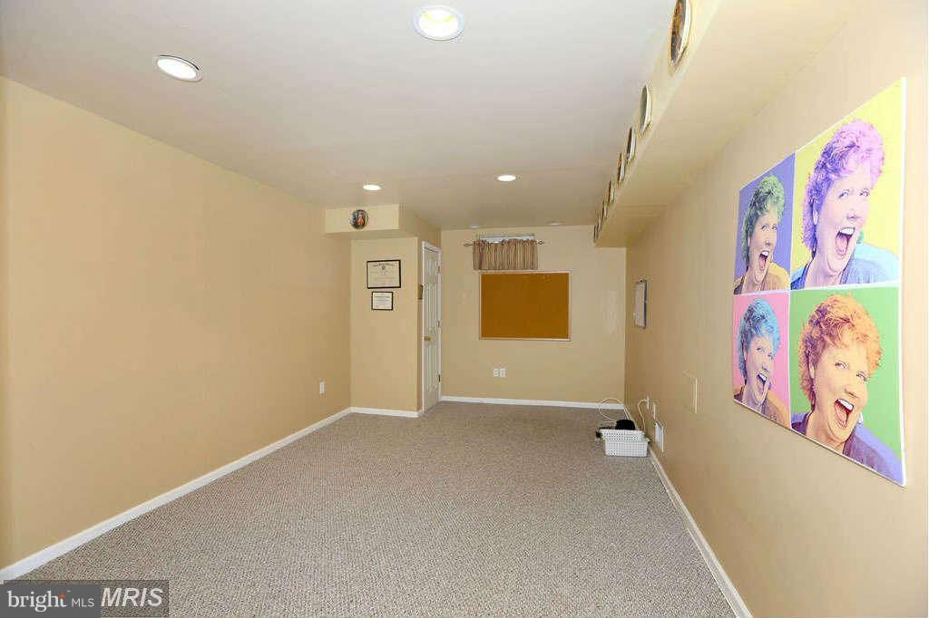 449 Highland Ridge Avenue Gaithersburg, MD 20878 - Photo 20 of 30 Lower level den/office