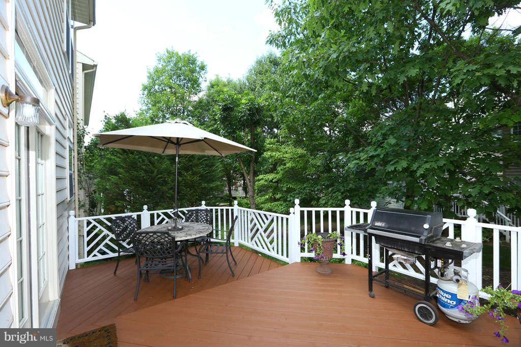 449 Highland Ridge Avenue Gaithersburg, MD 20878 - Photo 22 of 30 Deck