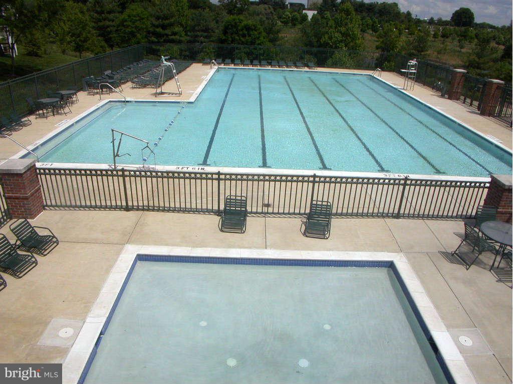 449 Highland Ridge Avenue Gaithersburg, MD 20878 - Photo 30 of 30 Community pool