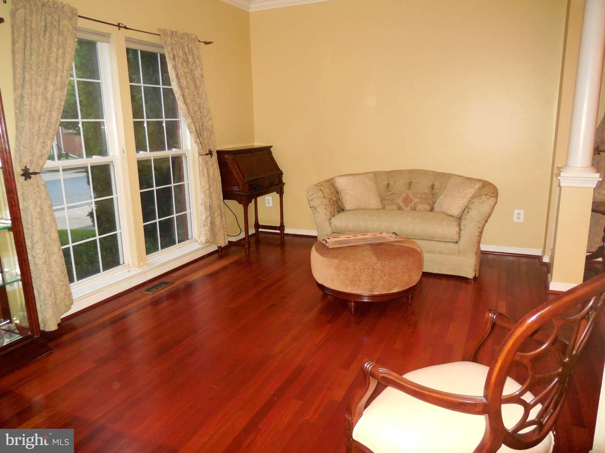 449 Highland Ridge Avenue Gaithersburg, MD 20878 - Photo 3 of 30 Living Room