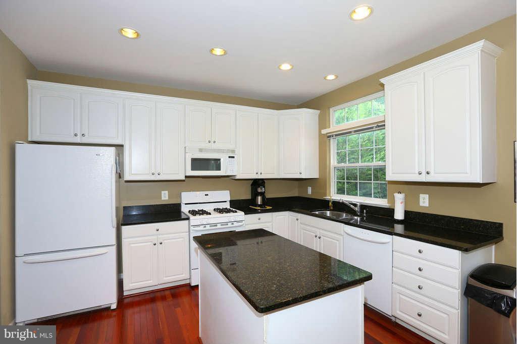 449 Highland Ridge Avenue Gaithersburg, MD 20878 - Photo 7 of 30 Kitchen