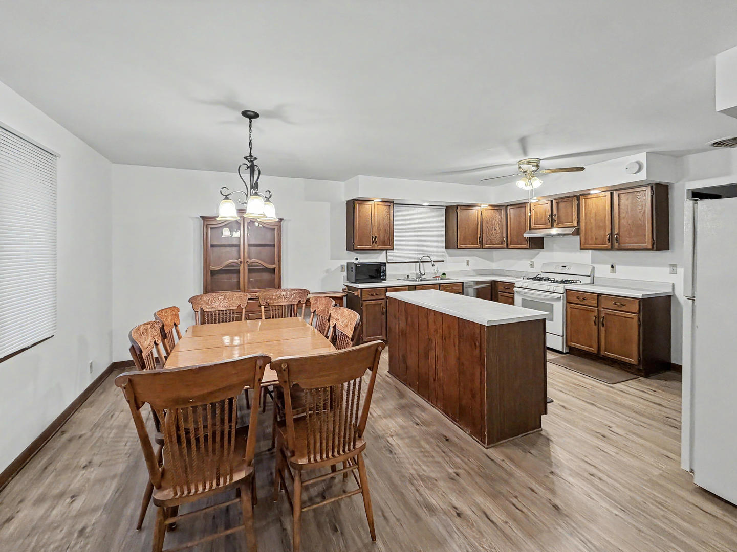 609 East Porter Avenue Watseka, IL 60970 - Photo 4 of 19