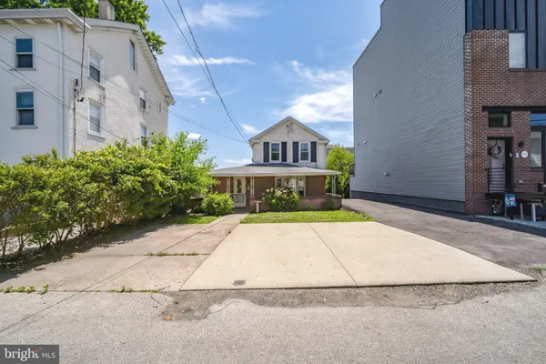 $2,000 | 239 Lemonte Street, Philadelphia, PA 19128