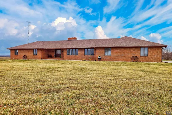 $994,900 | 21830 P Road, Holton, KS 66436