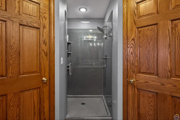 $994,900 | 21830 P Road, Holton, KS 66436