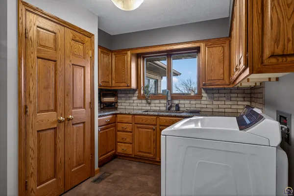 $994,900 | 21830 P Road, Holton, KS 66436