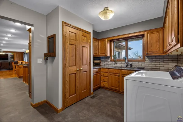 $994,900 | 21830 P Road, Holton, KS 66436