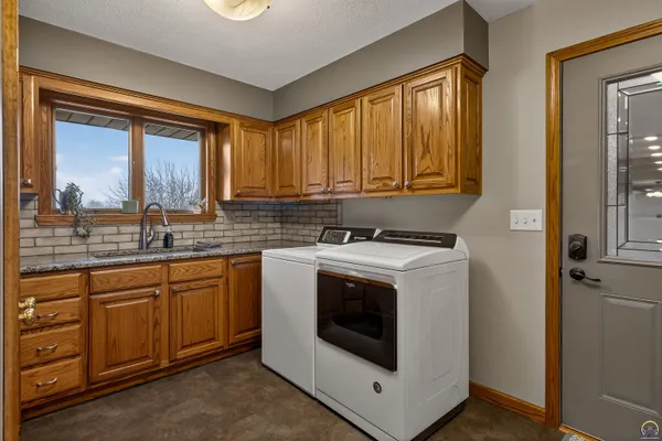 $994,900 | 21830 P Road, Holton, KS 66436